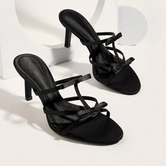 Shoes - Elegant Black Strappy Heels